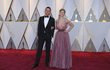 Scarlett Johansson a  Romain Dauriac na Oscarech.