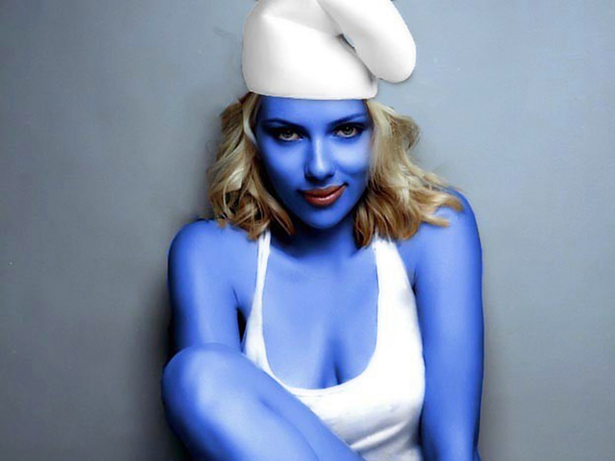 Modrá Scarlett Johansson