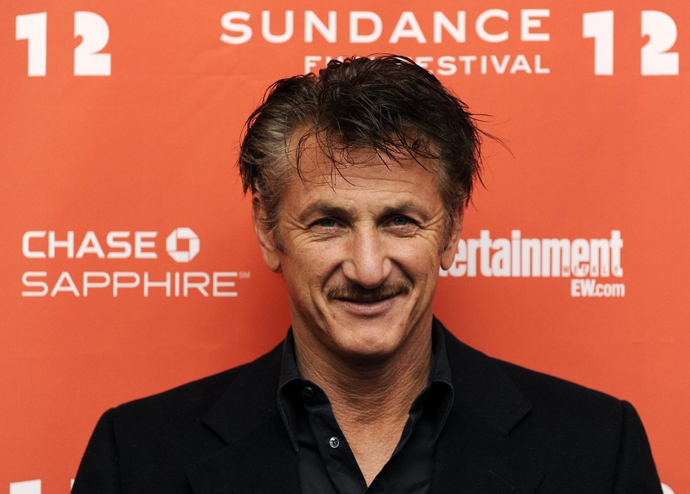 Sean Penn -  Držitel dvou Oskarů je vynikající herec, zároveň ale pěkné číslo.