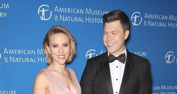 Scarlett Johnansson a její snoubenec, komik Colin Jost