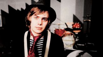 Jiří Schelinger: Blonďák s nezapomenutelným hlasem, jehož předčasná smrt zůstává záhadou Jiří Schelinger: Blonďák s nezapomenutelným hlasem, jehož předčasná smrt zůstává záhadou