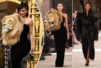 Irina Shayková a Naomi Campbellová šokují: Hlavy šelem jako módní doplněk?!