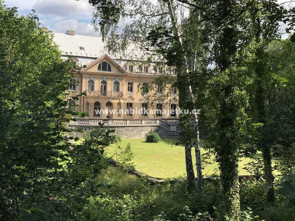 Schichtova vila v dobách své největší slávy platila za kulturní centrum Ústí nad Labem. Dnes už láká jen zloděje.