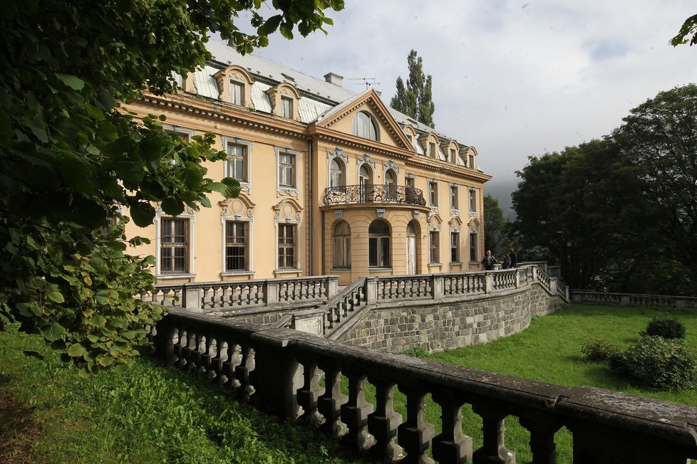 Schichtova vila v dobách své největší slávy platila za kulturní centrum Ústí nad Labem. Dnes už láká jen zloděje.