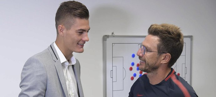 Útočník Patrik Schick a trenér AS Řím Eusebio Di Francesco