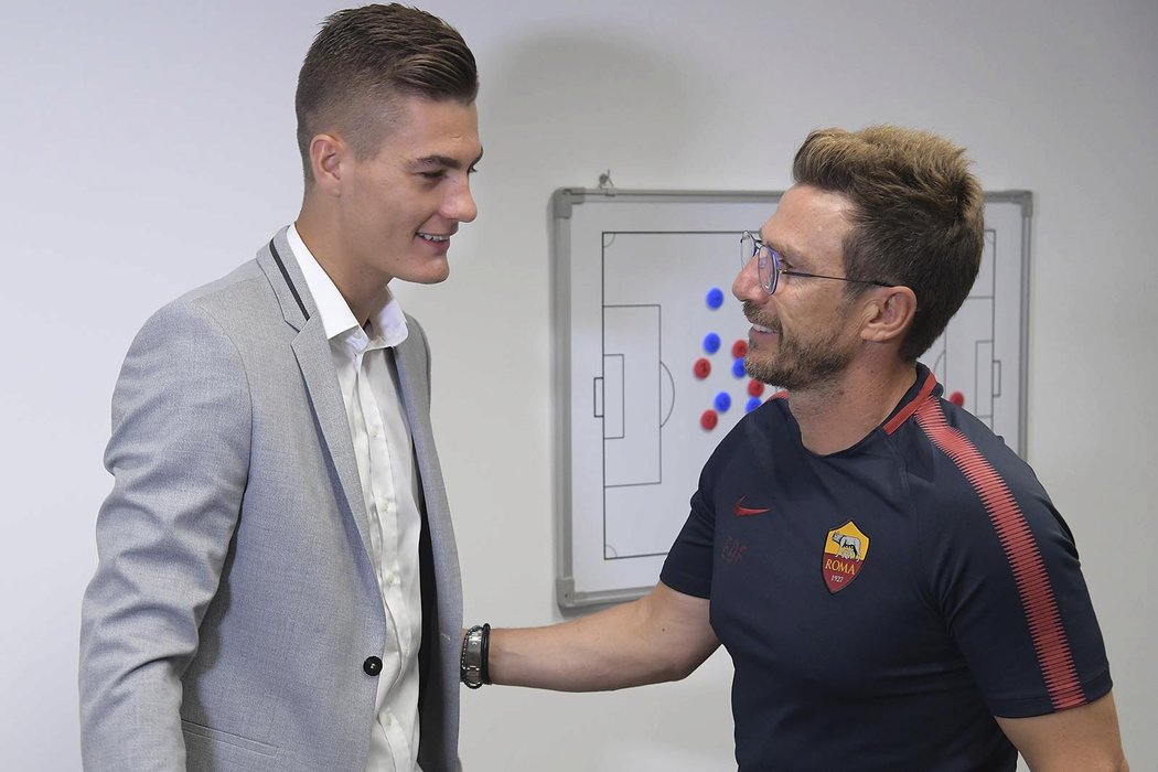 Útočník Patrik Schick a trenér AS Řím Eusebio Di Francesco