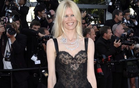 Claudia Schiffer je kost a kůže, vypadá jak smrtka!