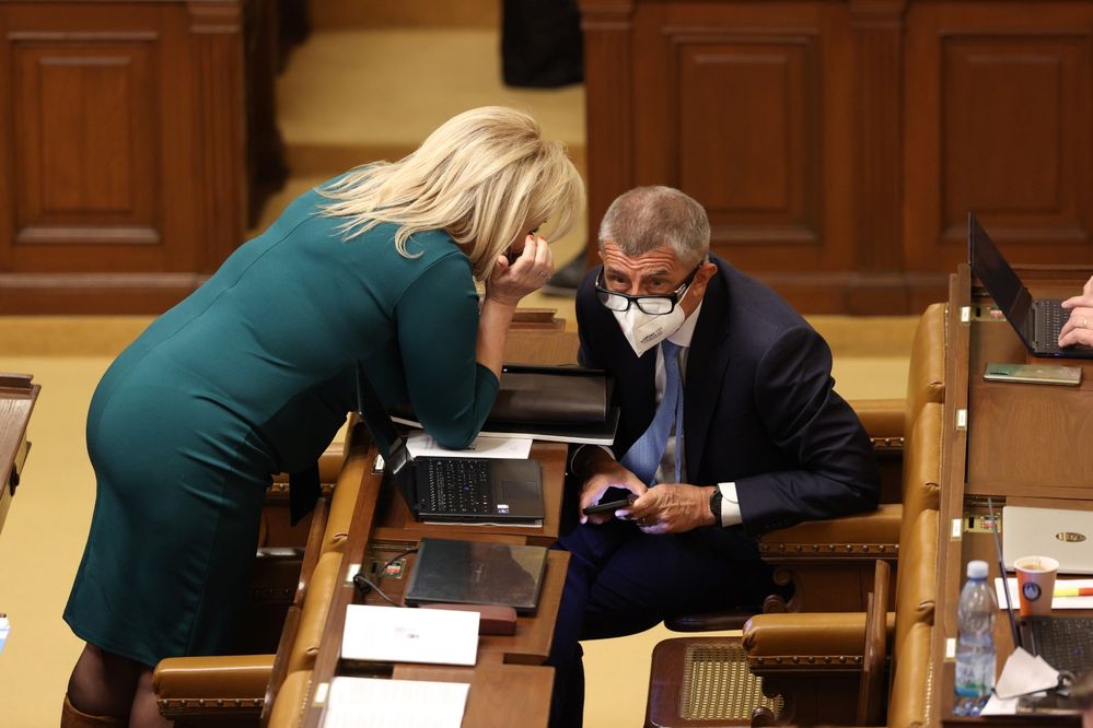 Jednání Sněmovny o důvěře vlády: Expremiér Andrej Babiš (ANO) a předsedkyně hnutí ANO Alena Schillerová (13.1.2022)