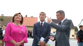 Premiér Andrej Babiš vyrazil 1. září mezi školáky do Rudné, doprovodila ho vicepremiérka Alena Schillerová