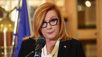Praxe „karty nebereme“ má skončit, EET výrazně omezí hotovostní platby. Zasáhnout ale může soud Praxe „karty nebereme“ má skončit, EET výrazně omezí hotovostní platby. Zasáhnout ale může soud