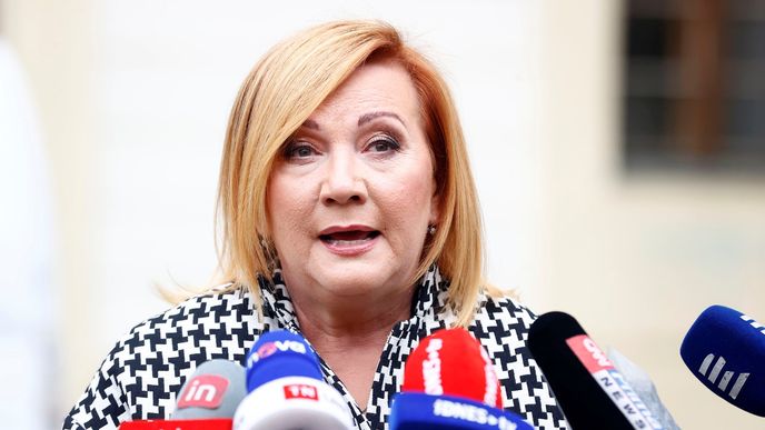 České domácnosti si budou moci zhodnotit své peníze od jednoho tisíce do tří milionů korun, říká šéfka financí Alena Schillerová. České domácnosti si budou moci zhodnotit své peníze od jednoho tisíce do tří milionů korun, říká šéfka financí Alena Schillerová.