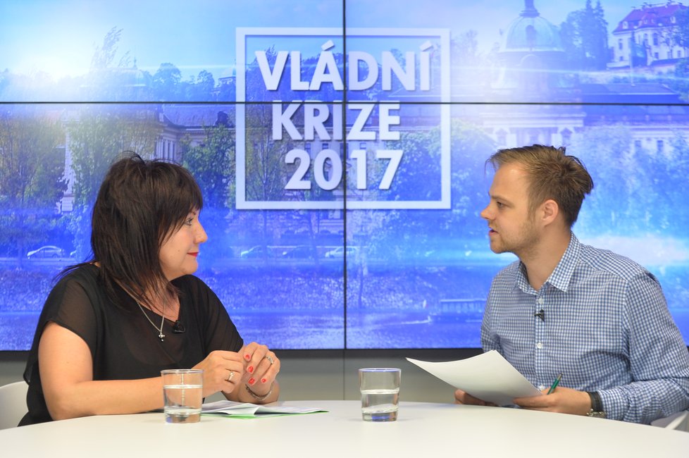 Alena Schillerová je v šoku z důvodů, pro které ji Bohuslav Sobotka odmítl jmenovat ministryní financí místo Andreje Babiše. Ve studiu Blesk odmítla, že by měla vliv na kontroly Finanční správy. A prozradila také termín spuštění účtenkové loterie.