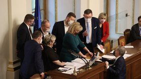 Porada předsedů a místopředsedů poslaneckých klubů o průběhu schůze Sněmovny o důvěře vládě