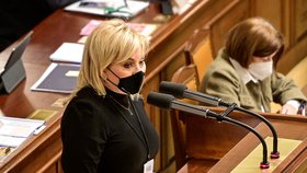 Šéfka poslaneckého klubu ANO Alena Schillerová na schůzi Poslanecké sněmovny (11. 1. 2022)