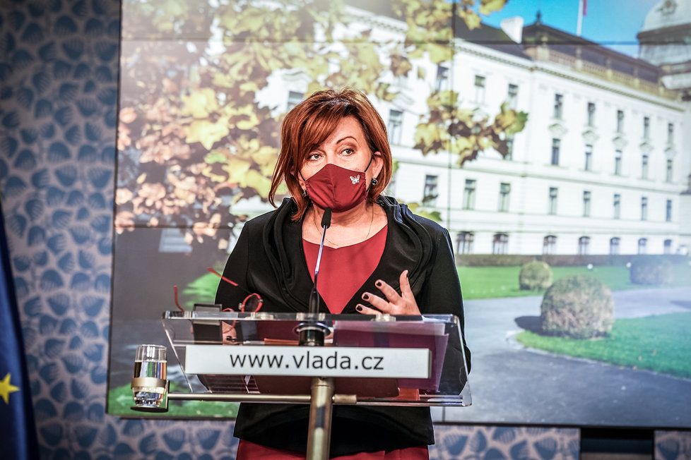 Ministryně financí Alena Schillerová (za ANO) na konferenci po jednání vlády. (16.10.2020)