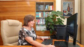 Ministryně financí Alena Schillerová při online chatu se čtenáři Blesk Zpráv.