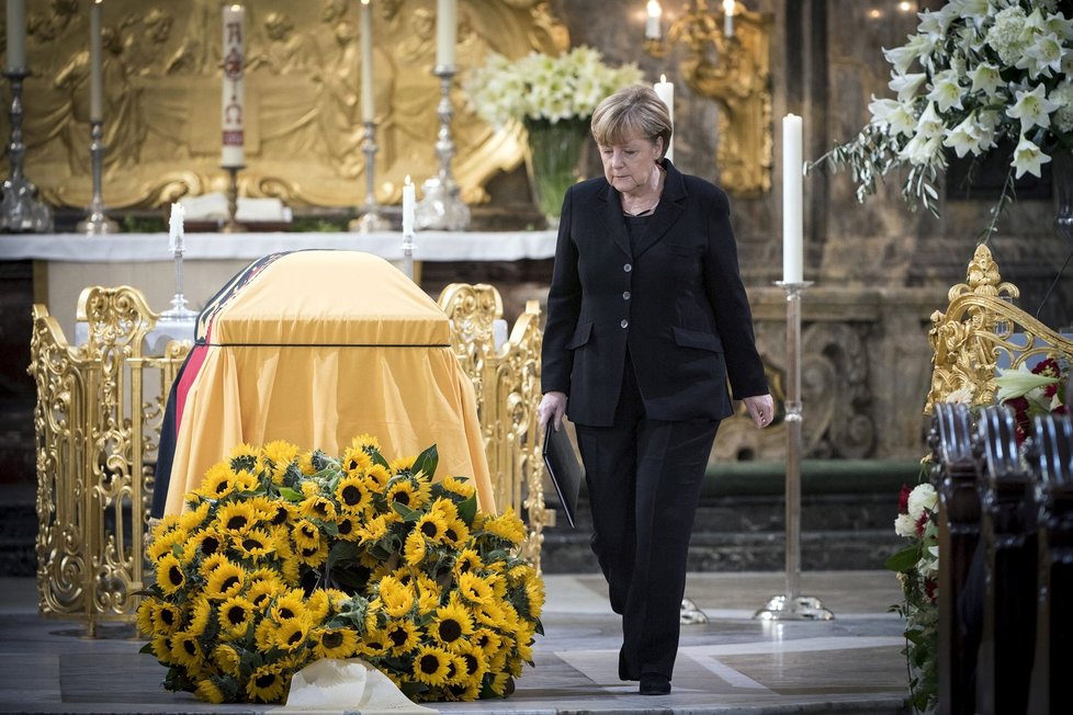 Německo se rozloučilo s bývalým kancléřem Schmidtem.