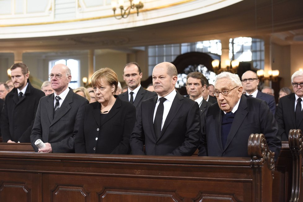 Německo se rozloučilo s bývalým kancléřem Schmidtem.