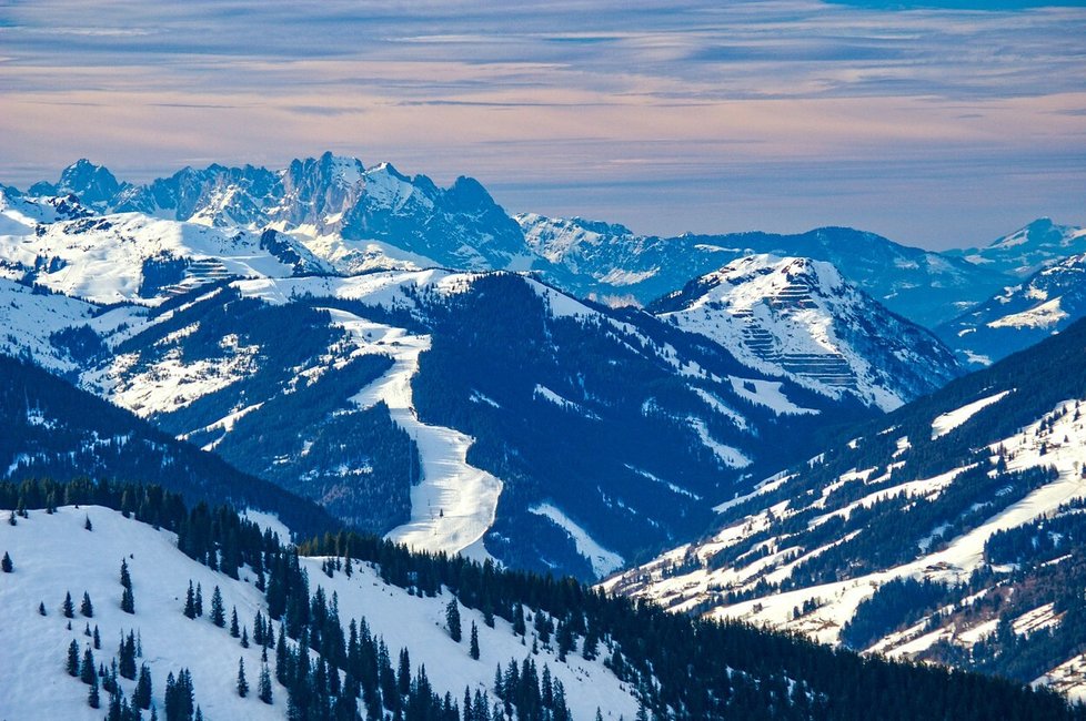 Rakouské Alpy v oblasti střediska Schmittenhöhe