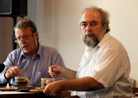 Jan Schneider (vpravo) - Medaile Za zásluhy I. stupně