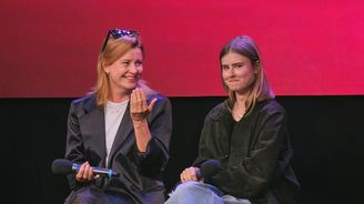 Jitka Schneiderová a dcera Sofie Anna Švehlíková: Hrát stejnou roli? Musíš být přísná a sebevědomá Jitka Schneiderová a dcera Sofie Anna Švehlíková: Hrát stejnou roli? Musíš být přísná a sebevědomá