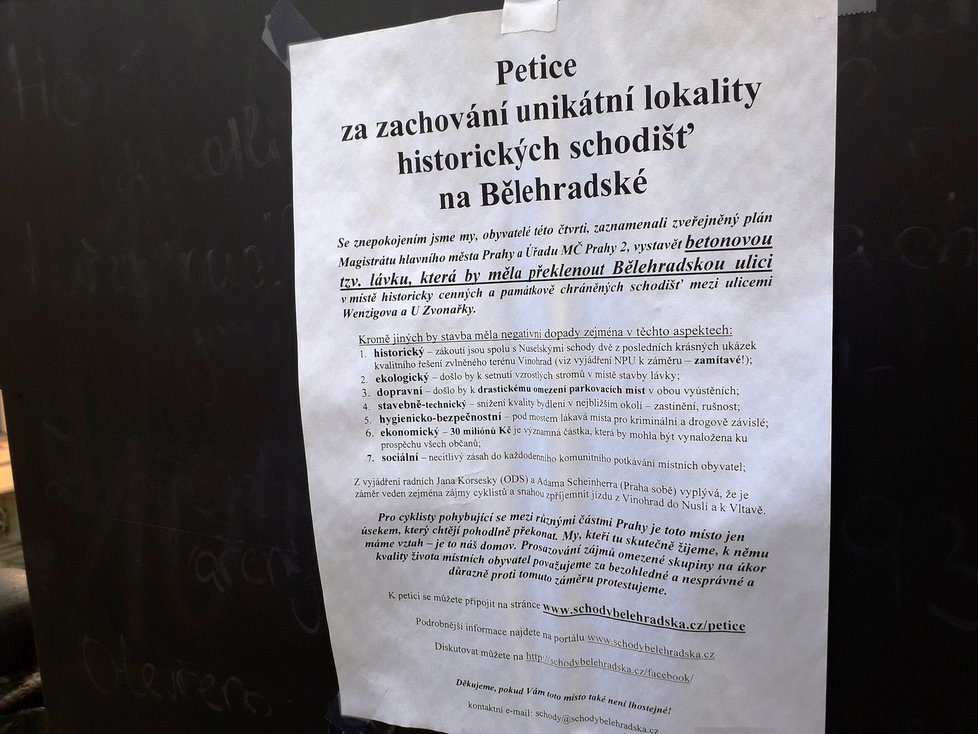 Na tomto místě by podle přestav magistrátu měla v budoucnu stát nová lávka přes Bělehradskou ulici. Místní jsou ale proti.