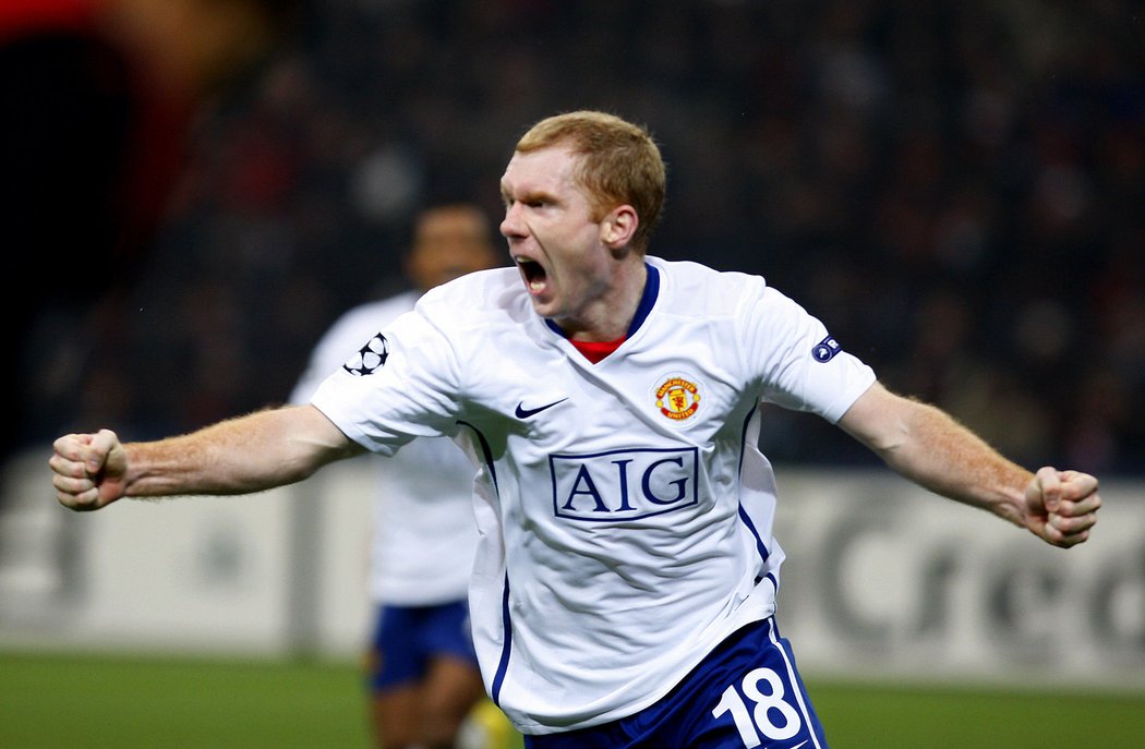 Paul Scholes nastartoval United k povedenému obratu. Ten může zajistit United postup do čtvrtfinále.