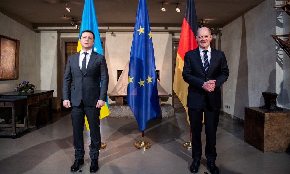 Ukrajinský prezident Volodymyr Zelenskyj a německý kancléř Olaf Scholz (19. 2. 2022)