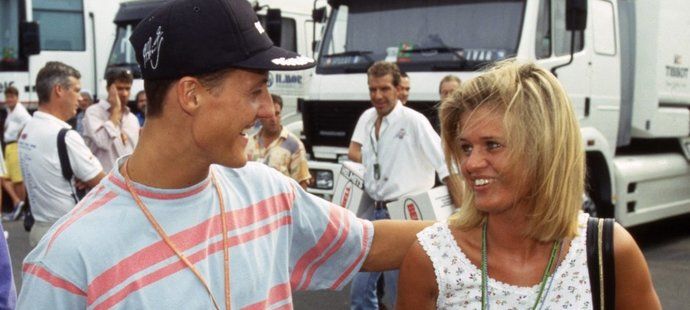 Legendární pilot F1 Michael Schumacher měl v milované ženě Corinně vždycky maximální oporu, což platí i po jeho fatálním zranění ze zimy 2013