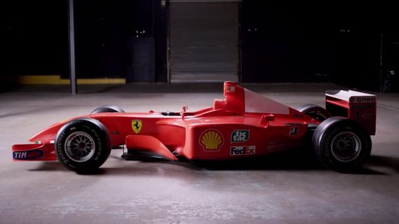 Schumiho vítězné Ferrari má nového majitele. Odhadce hodnoty se pořádně sekl