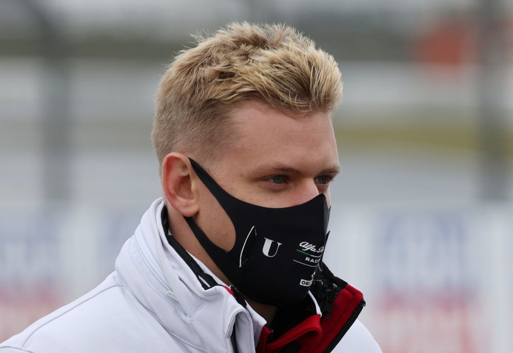 Mick Schumacher o tátovi často nemluví. Stejně jako celá rodina... 