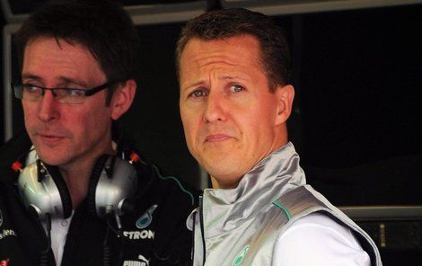 Michael Schumacher je pořád izolovaný od okolního světa.