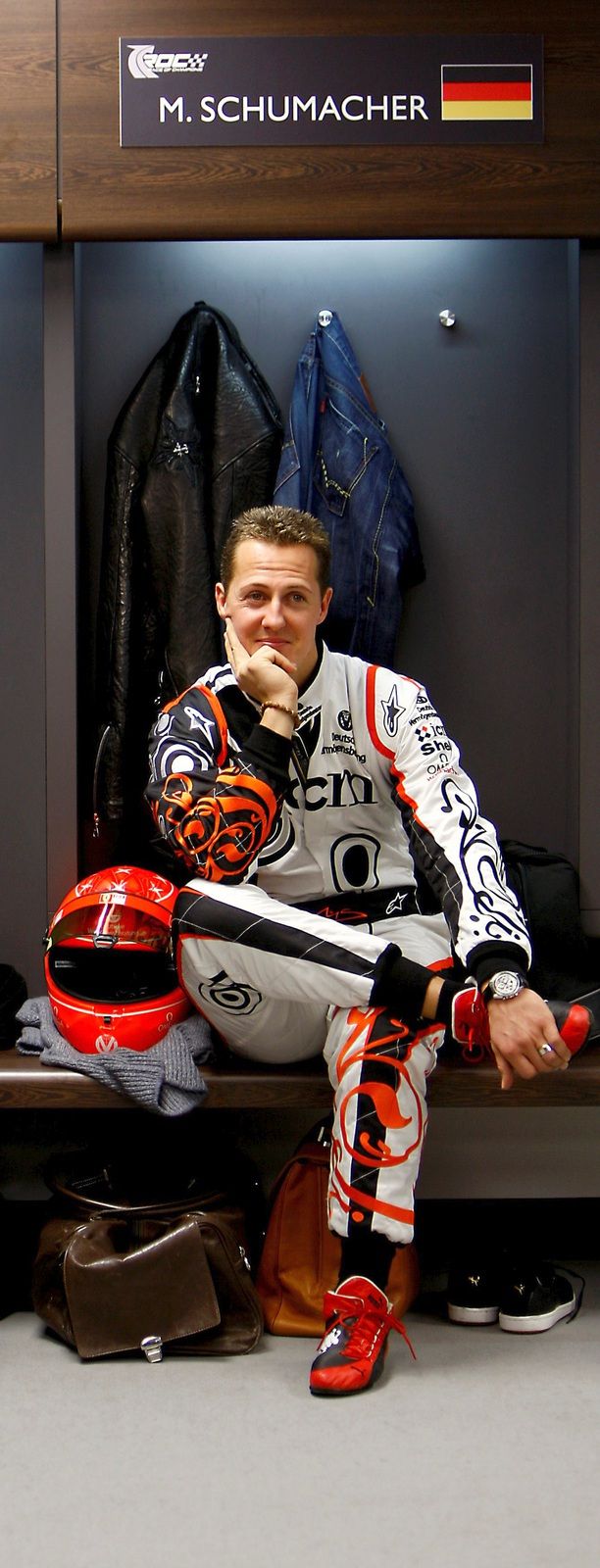 Závodnická legenda Michael Schumacher je neustále pod dohledem lékařů