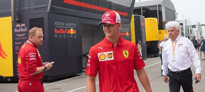 Mick Schumacher se nemohl dočkat, až se projede v tátově formuli