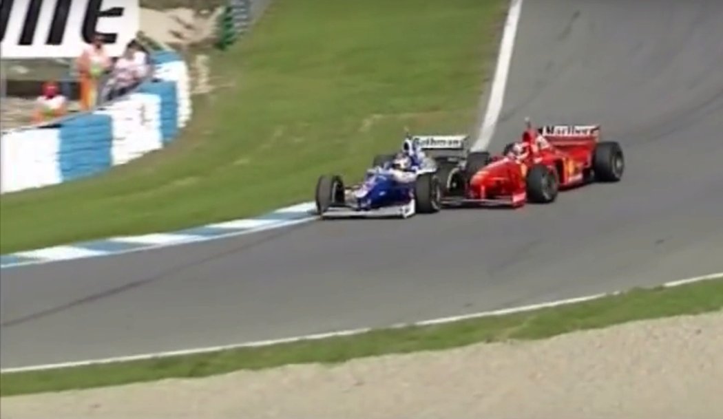Osudný moment, kdy Schumacher najel do Villeneuvea. Zákeřný manévr se Němcovi nevyplatil