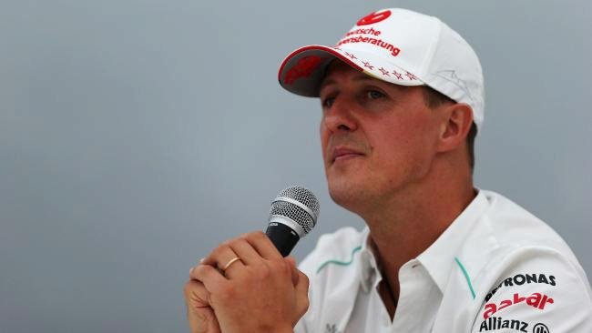 Michael Schumacher stále bojuje s následky pádu na lyžích.