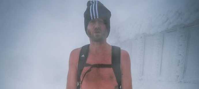 Otužilec Schürrle na vrcholu Sněžky.