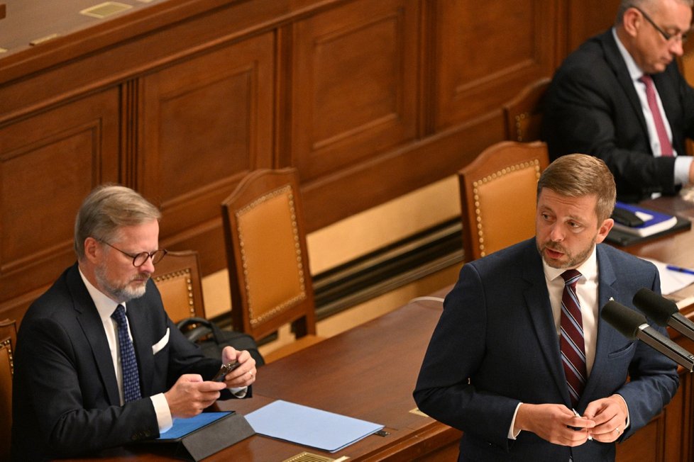 Schůze Sněmovny: Hlasování o nedůvěře vlády, na snímku premiér Petr Fiala a ministr vnitra Vít Rakušan (1.9.2022)