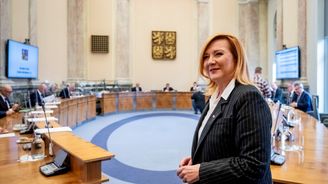 Vláda schválila rozpočet se schodkem 310 miliard. Hrozí střet se zákonem Vláda schválila rozpočet se schodkem 310 miliard. Hrozí střet se zákonem