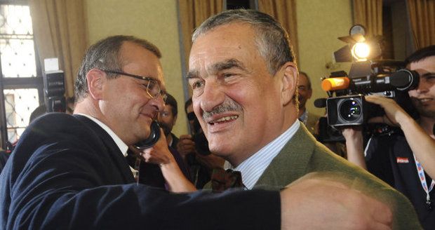 Ne Kalousek. TOP 09 připraví o voliče Schwarzenberg, míní politolog