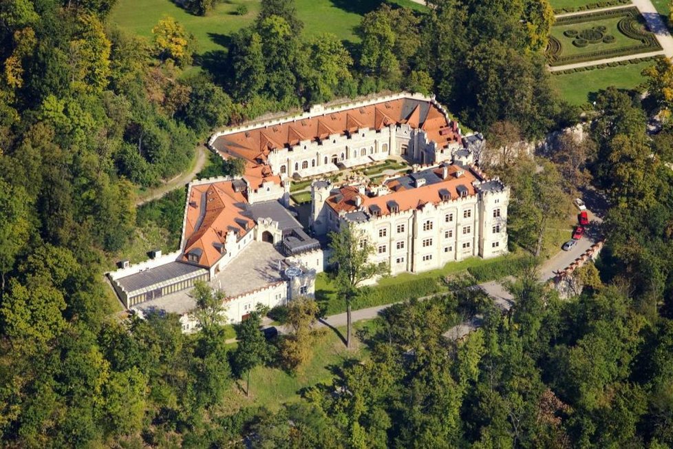 Hotel Štekl se nachází jen pár kroků od zámku Hluboká.