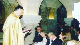 Křest malého Eduarda, na kterém byl vedle matky s dítětem přítomen i Karel Schwarzenberg