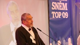 Karel Schwarzenberg jako čestný předseda TOP 09 vyzval spolustranníky k ještě větší práci, než doposud. (23. 11. 2019)