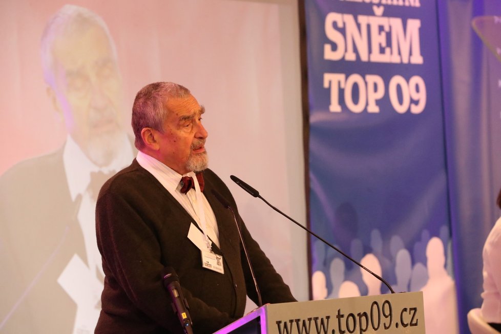 Karel Schwarzenberg jako čestný předseda TOP 09 vyzval spolustraníky k ještě větší práci, než doposud. (23. 11. 2019)