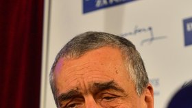 Karel Schwarzenberg měl po své porážce v očich slzy dojetí z toho, kolik obyčejných lidí za něj bojovalo