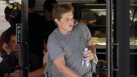 Christopher Swarzenegger (13) se nepotatil má pořádné břicho