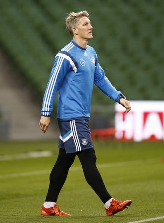 Německý záložník Bastian Schweinsteiger se zranil na tréninku reprezentace, nemělo by ale jít o nic vážného