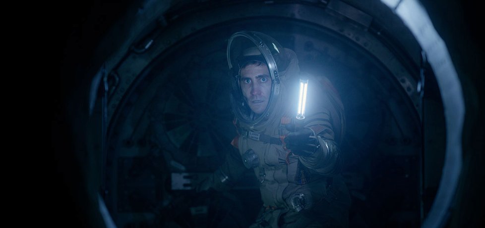 Život je napínavý sci-fi thriller o týmu vědců z vesmírné stanice, jejichž mise se mění v boj o holý život ve chvíli, kdy narazí na rychle se vyvíjející formu života. V kinech od 23. března 2017.