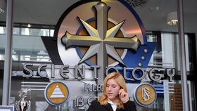 Ve Francii soudí scientology, církvi hrozí zákaz 