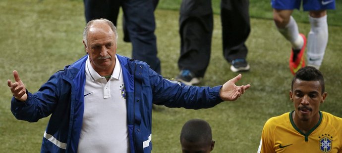 Zklamaný trenér brazilské reprezentace Luiz Felipe Scolari po výprasku 1:7 od Němců v semifinále mistrovství světa.